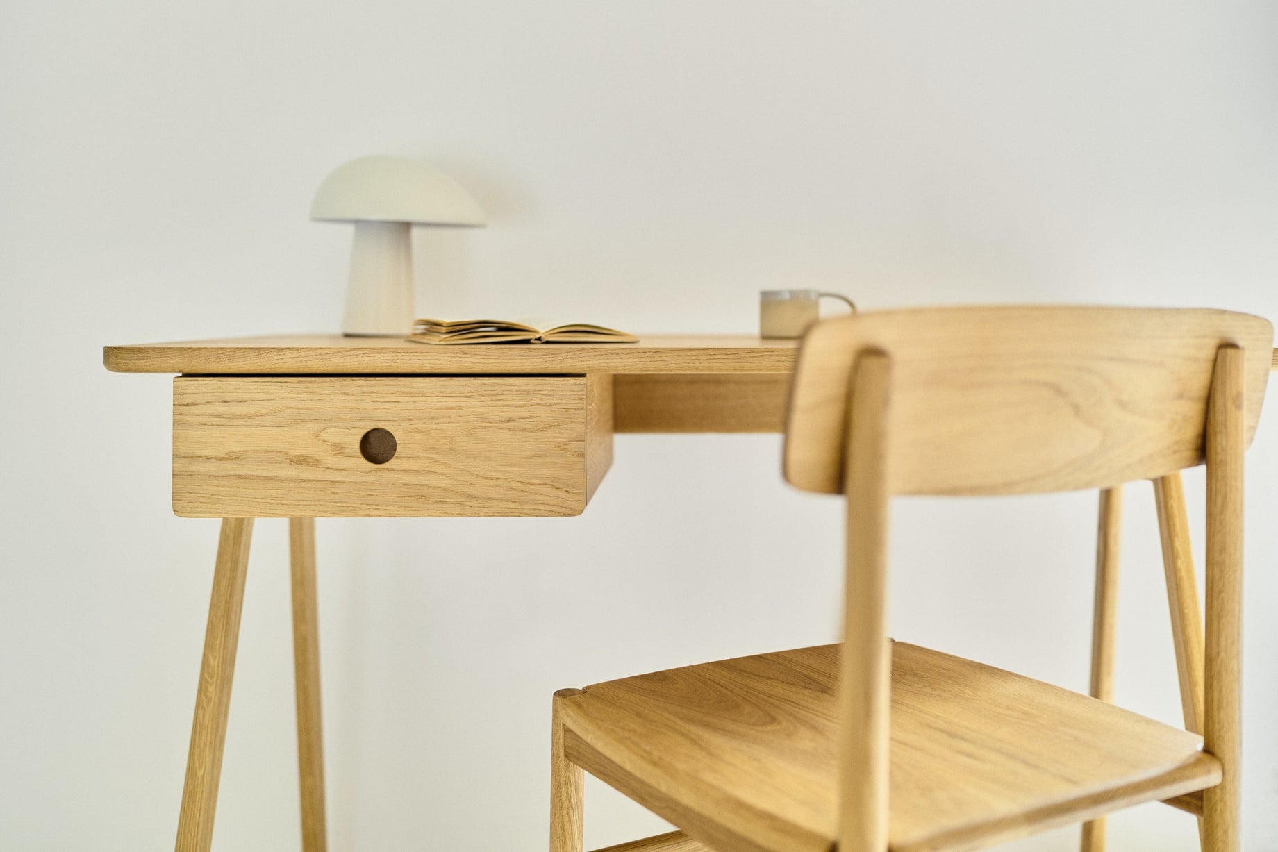 Biurka - dębowe i funkcjonalne meble do Twojego domowego biura