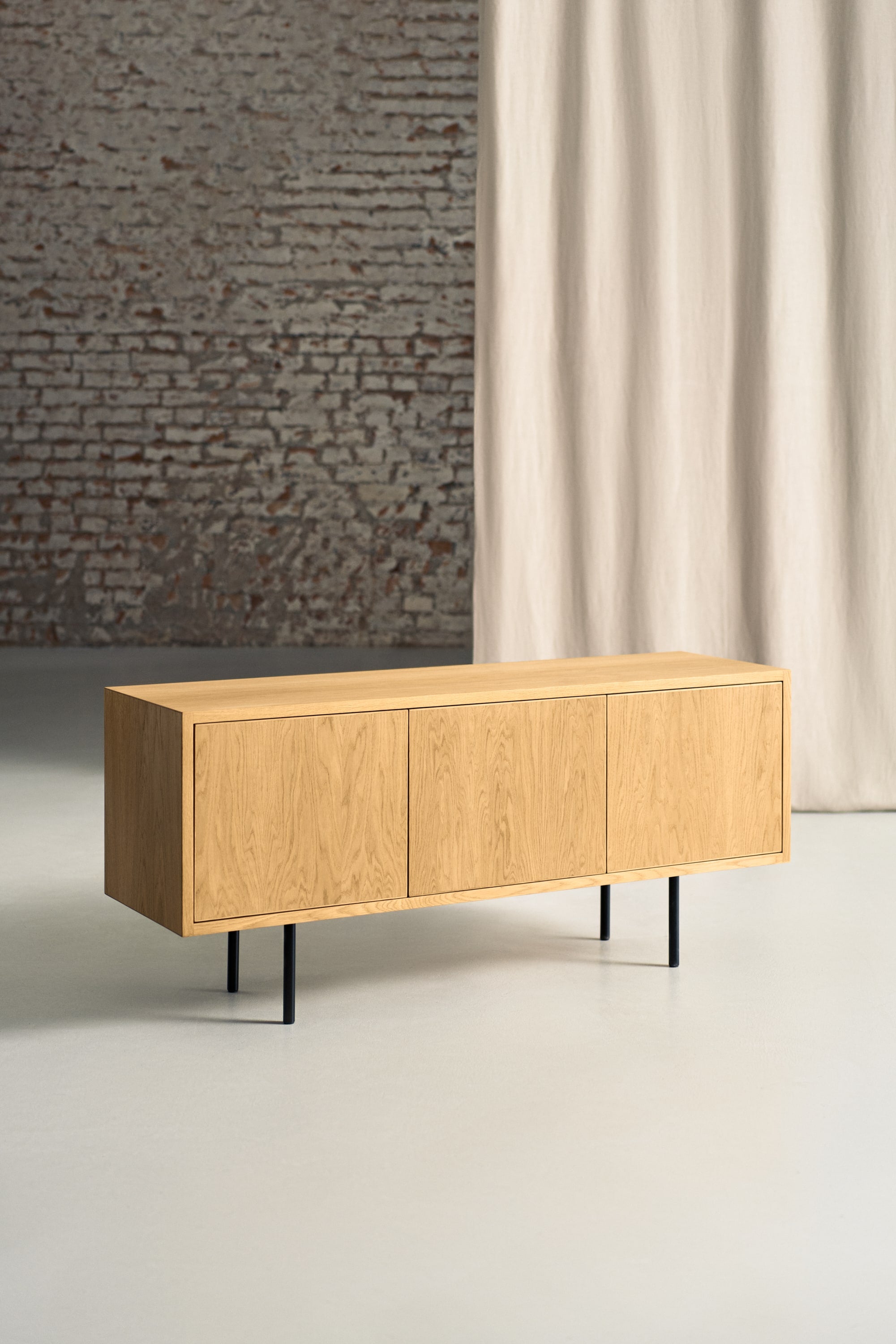 Elma - nowoczesna drewniana szafka RTV do salonu i biura